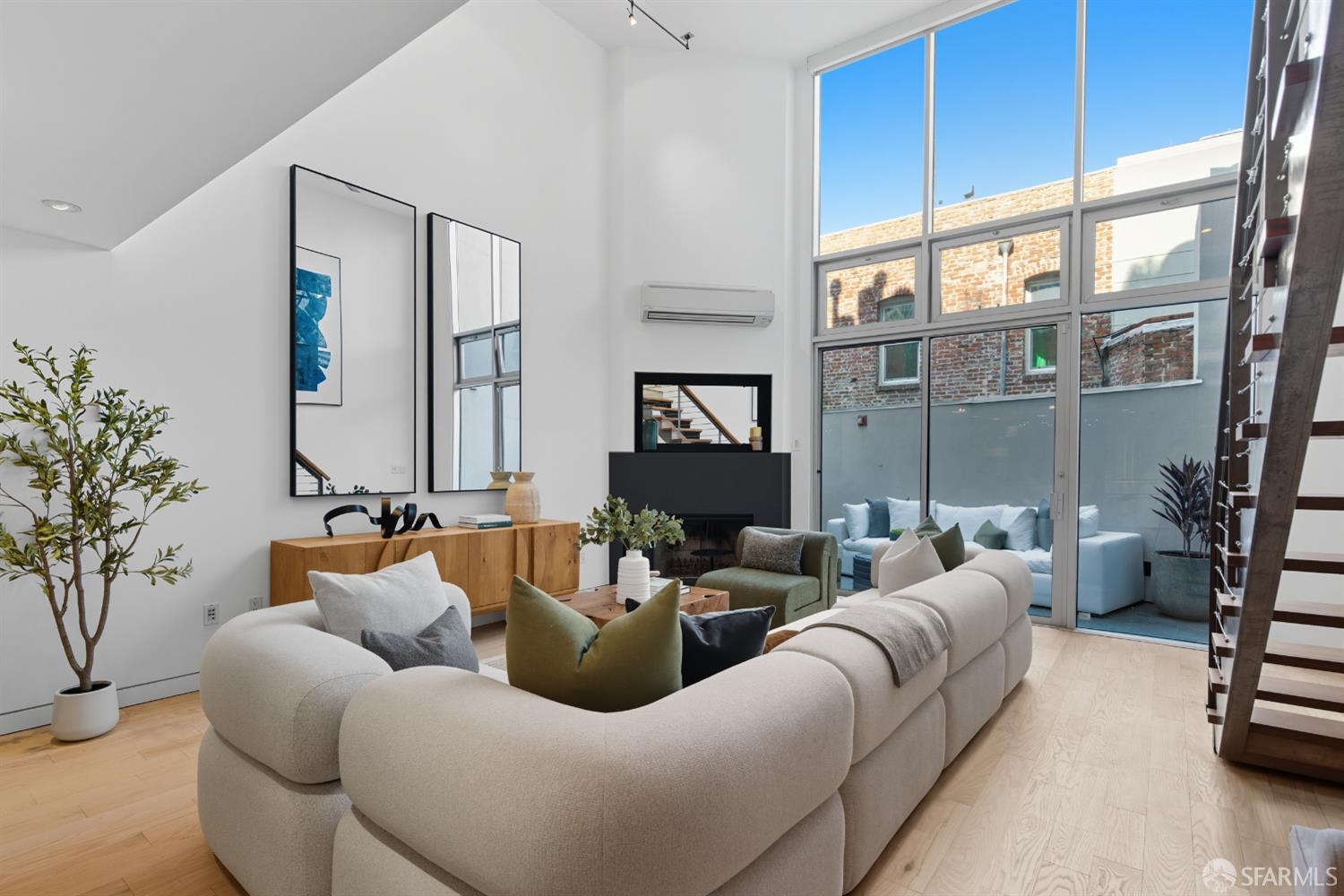 Detail Gallery Image 4 of 38 For 188 South Park St #5,  San Francisco,  CA 94107 - 3 Beds | 2/1 Baths