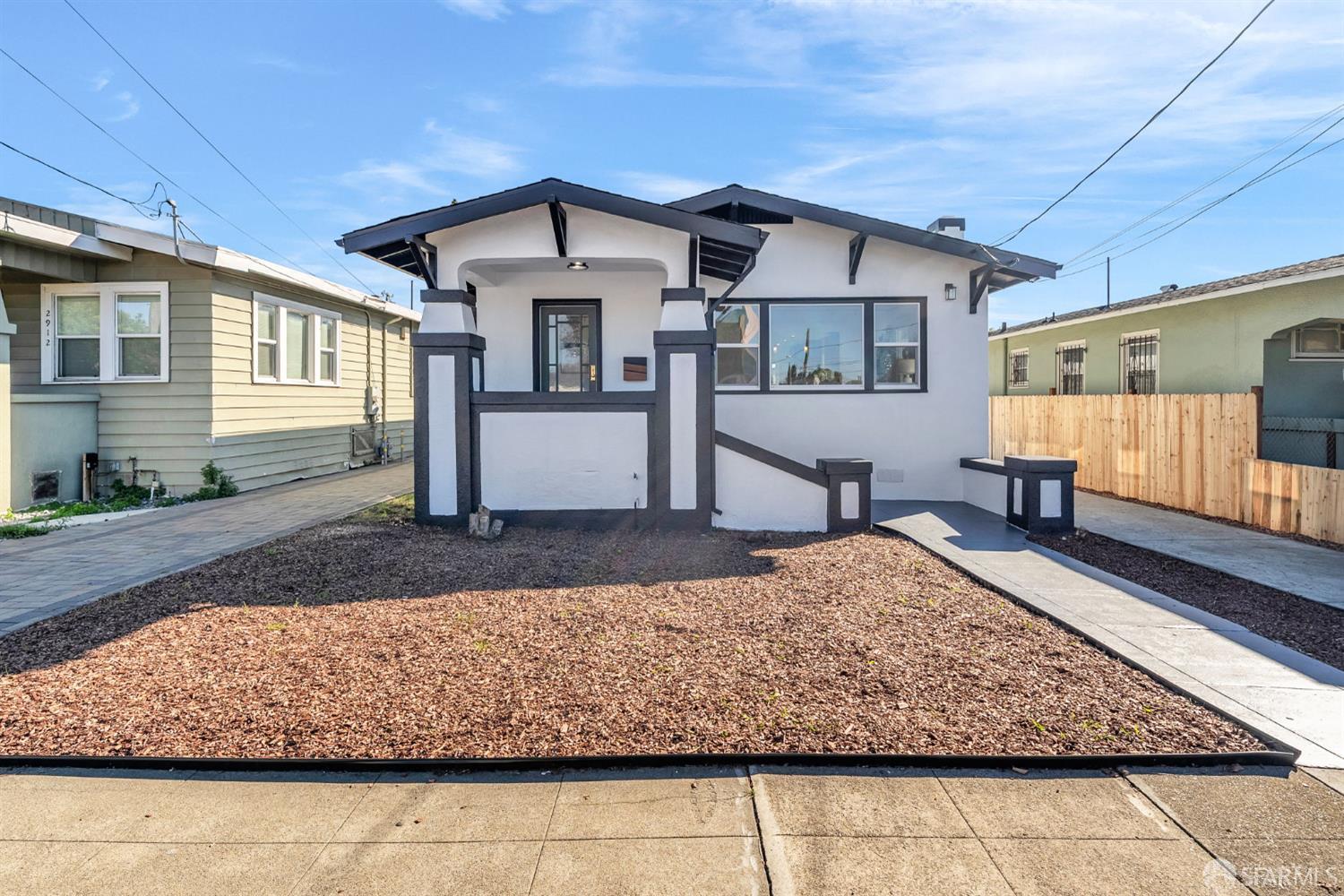 Detail Gallery Image 3 of 56 For 2906 Seminary Ave, Oakland,  CA 94605 - 2 Beds | 2 Baths