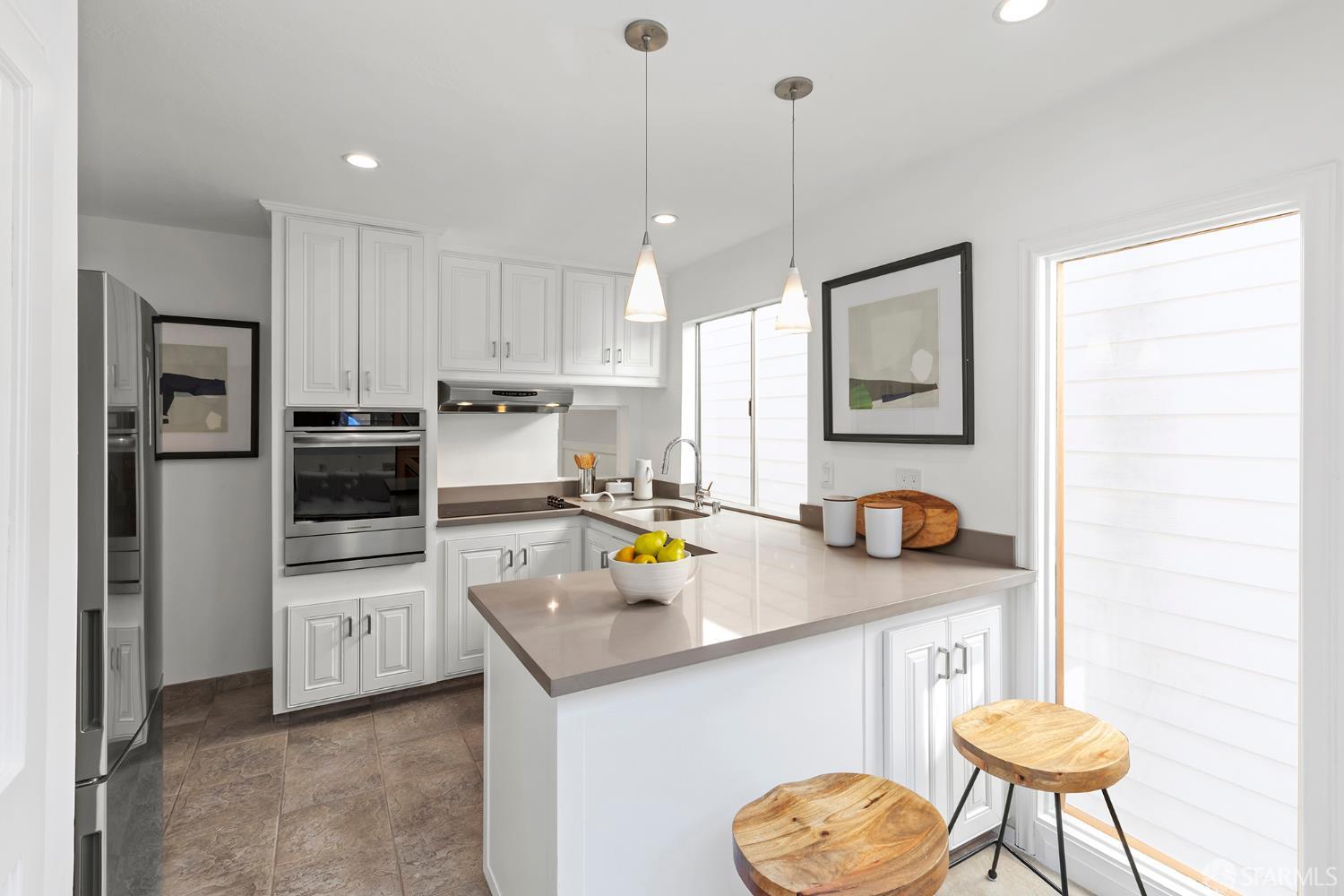 Detail Gallery Image 6 of 30 For 327 Caselli Ave, San Francisco,  CA 94114 - 2 Beds | 1/1 Baths