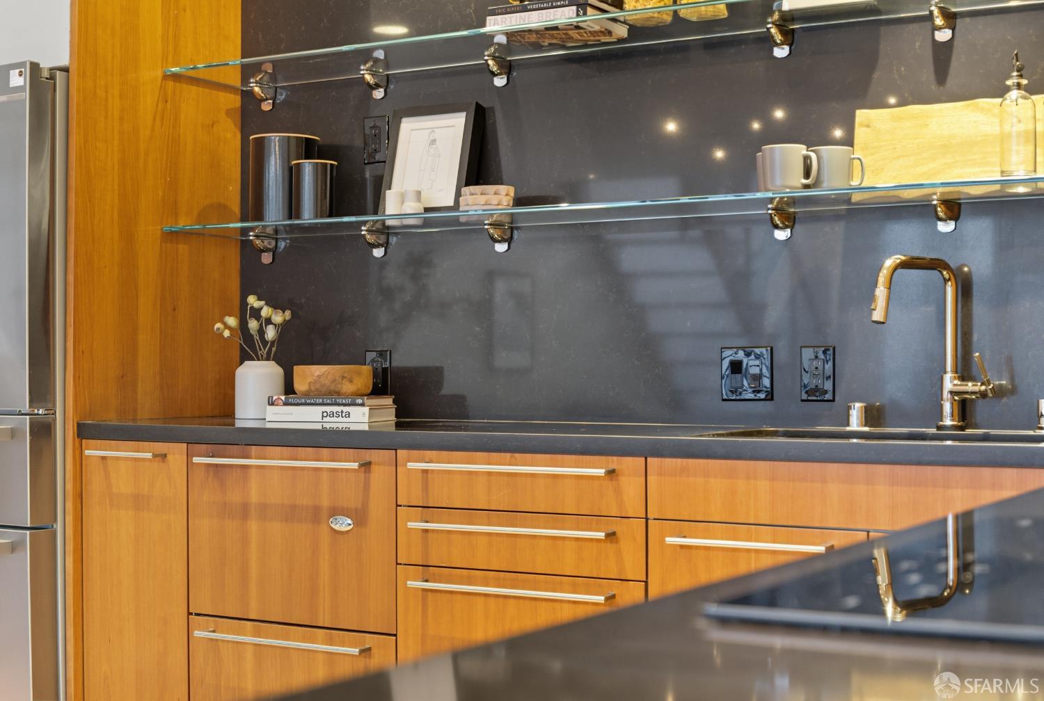 Detail Gallery Image 14 of 38 For 188 South Park St #5,  San Francisco,  CA 94107 - 3 Beds | 2/1 Baths