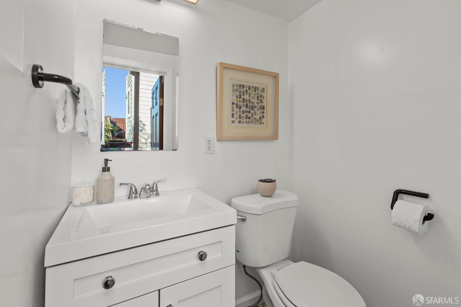Detail Gallery Image 21 of 30 For 327 Caselli Ave, San Francisco,  CA 94114 - 2 Beds | 1/1 Baths