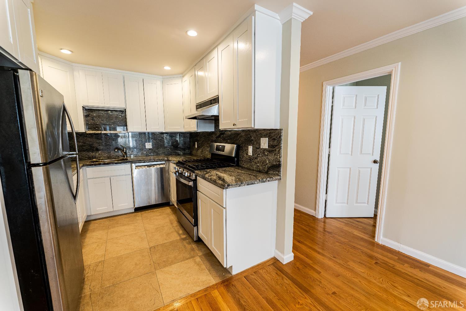 Detail Gallery Image 5 of 9 For 2512 Fillmore St #1,  San Francisco,  CA 94115 - 2 Beds | 1 Baths