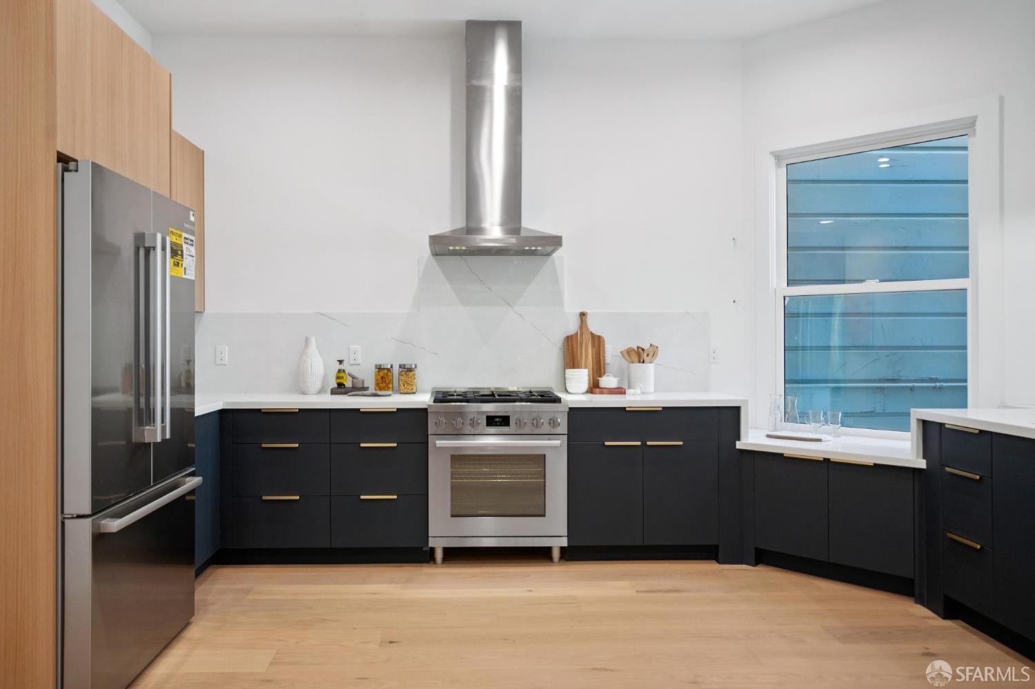 Detail Gallery Image 9 of 56 For 224 Clayton St #224,  San Francisco,  CA 94117 - 4 Beds | 2/1 Baths