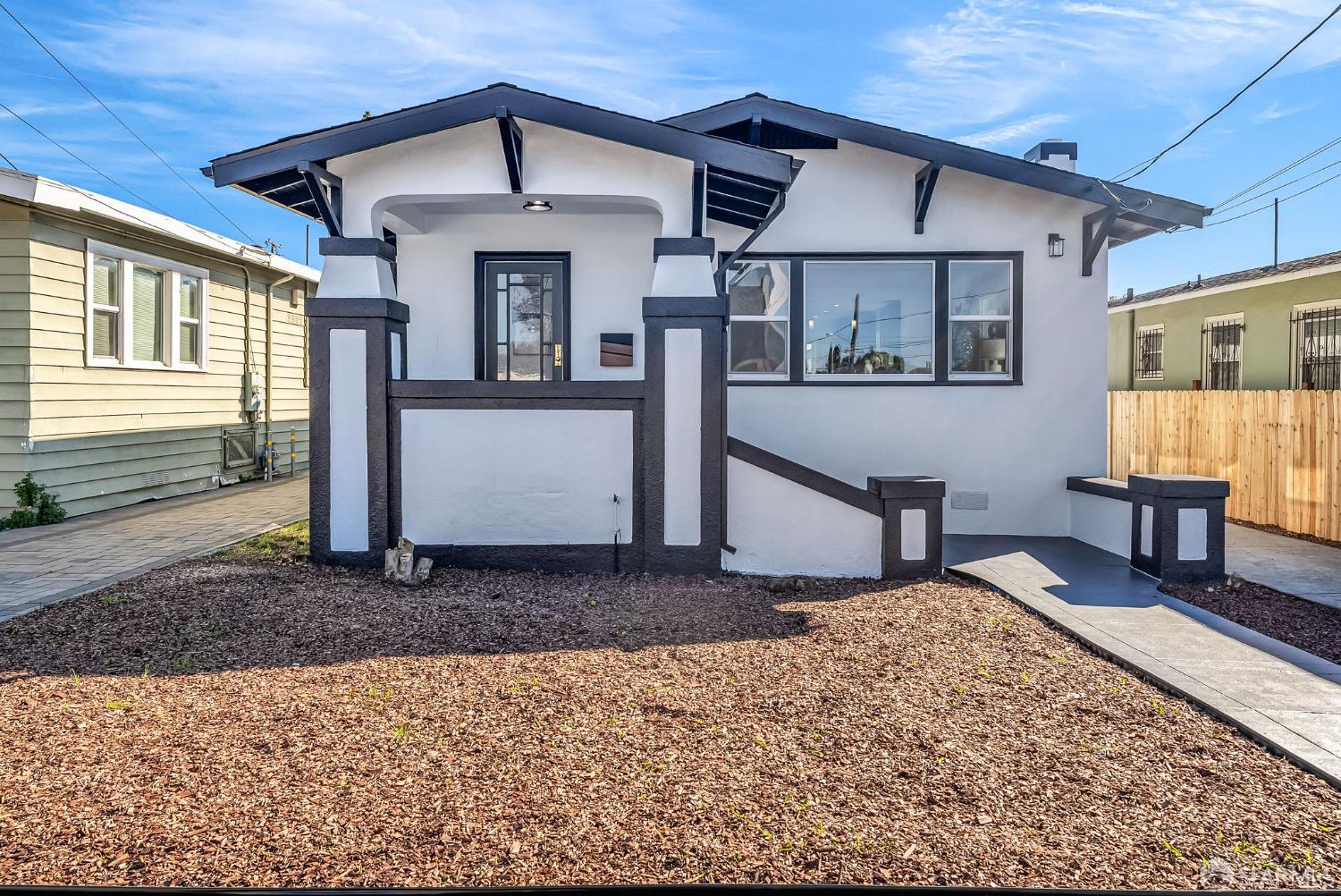 Detail Gallery Image 2 of 56 For 2906 Seminary Ave, Oakland,  CA 94605 - 2 Beds | 2 Baths