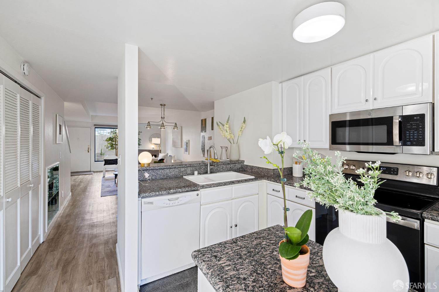 Detail Gallery Image 28 of 72 For 601 Van Ness Ave #39,  San Francisco,  CA 94102 - 2 Beds | 2 Baths