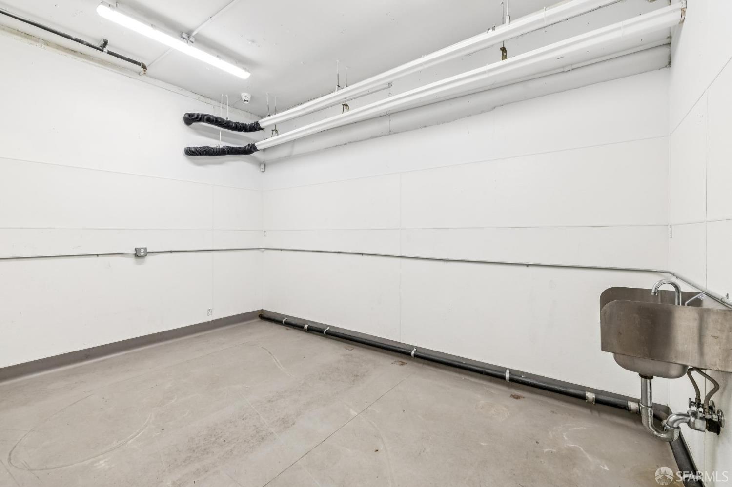 Detail Gallery Image 11 of 31 For 2250 Jerrold Ave #11,  San Francisco,  CA 94124 - – Beds | – Baths