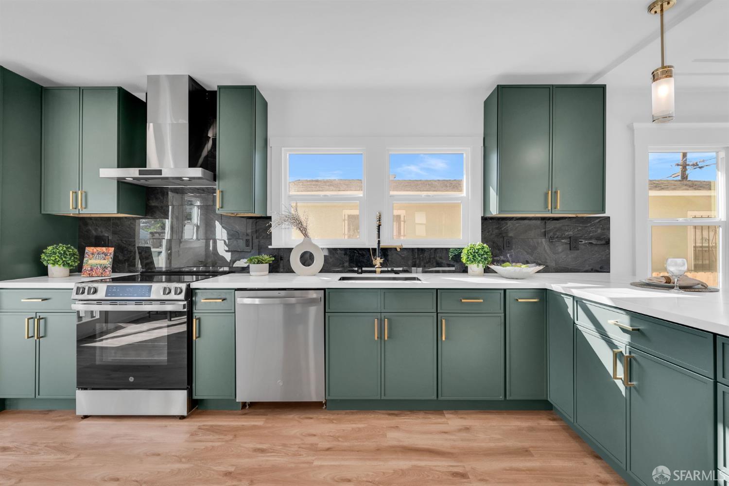 Detail Gallery Image 19 of 56 For 2906 Seminary Ave, Oakland,  CA 94605 - 2 Beds | 2 Baths