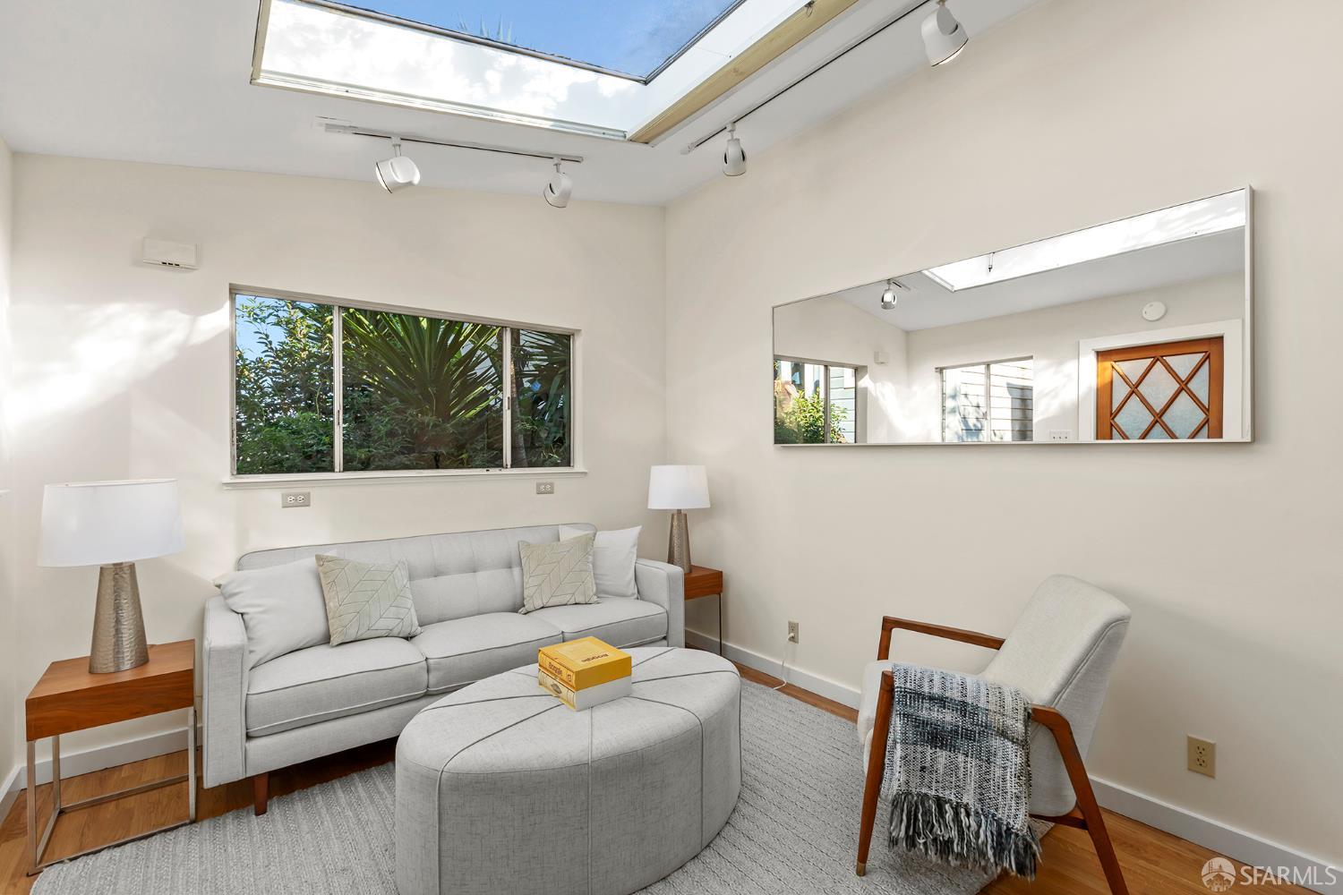 Detail Gallery Image 19 of 30 For 327 Caselli Ave, San Francisco,  CA 94114 - 2 Beds | 1/1 Baths