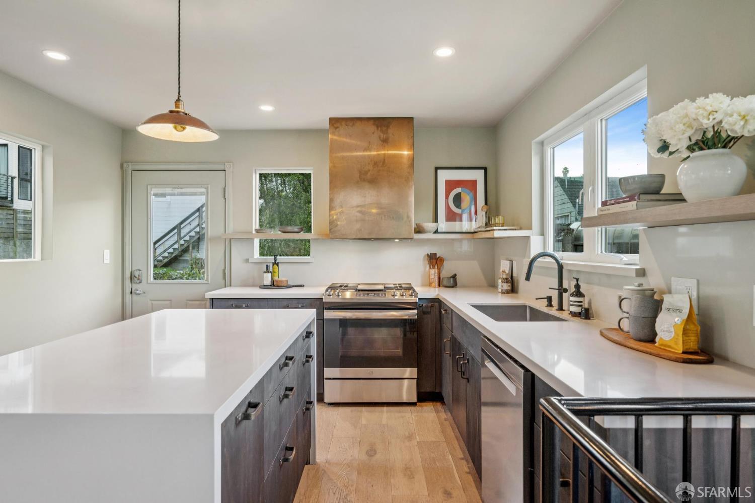 Detail Gallery Image 25 of 97 For 3316 Folsom St, San Francisco,  CA 94110 - 2 Beds | 2/1 Baths