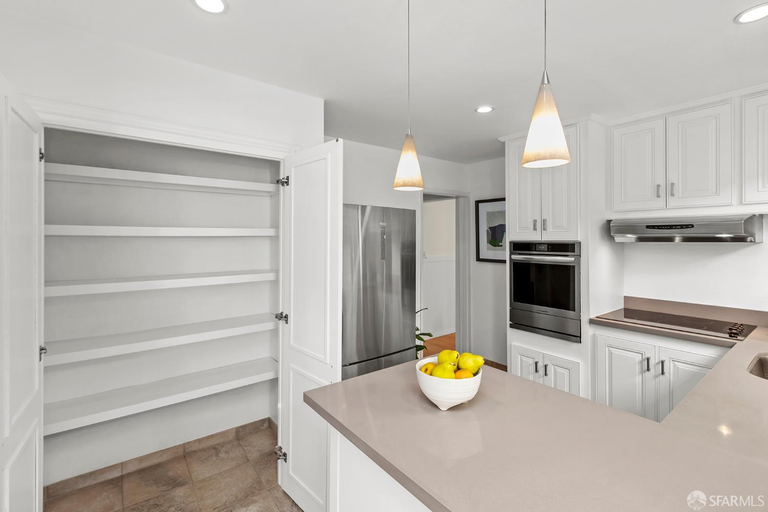 Detail Gallery Image 8 of 30 For 327 Caselli Ave, San Francisco,  CA 94114 - 2 Beds | 1/1 Baths