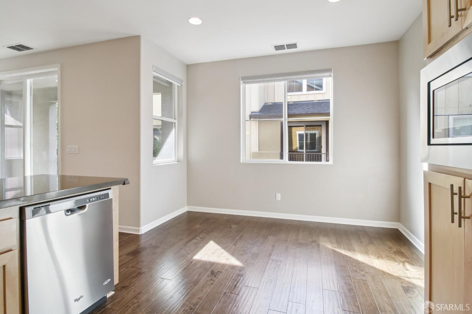 Detail Gallery Image 13 of 41 For 1297 Coyote Creek Way, Milpitas,  CA 95035 - 3 Beds | 2/1 Baths