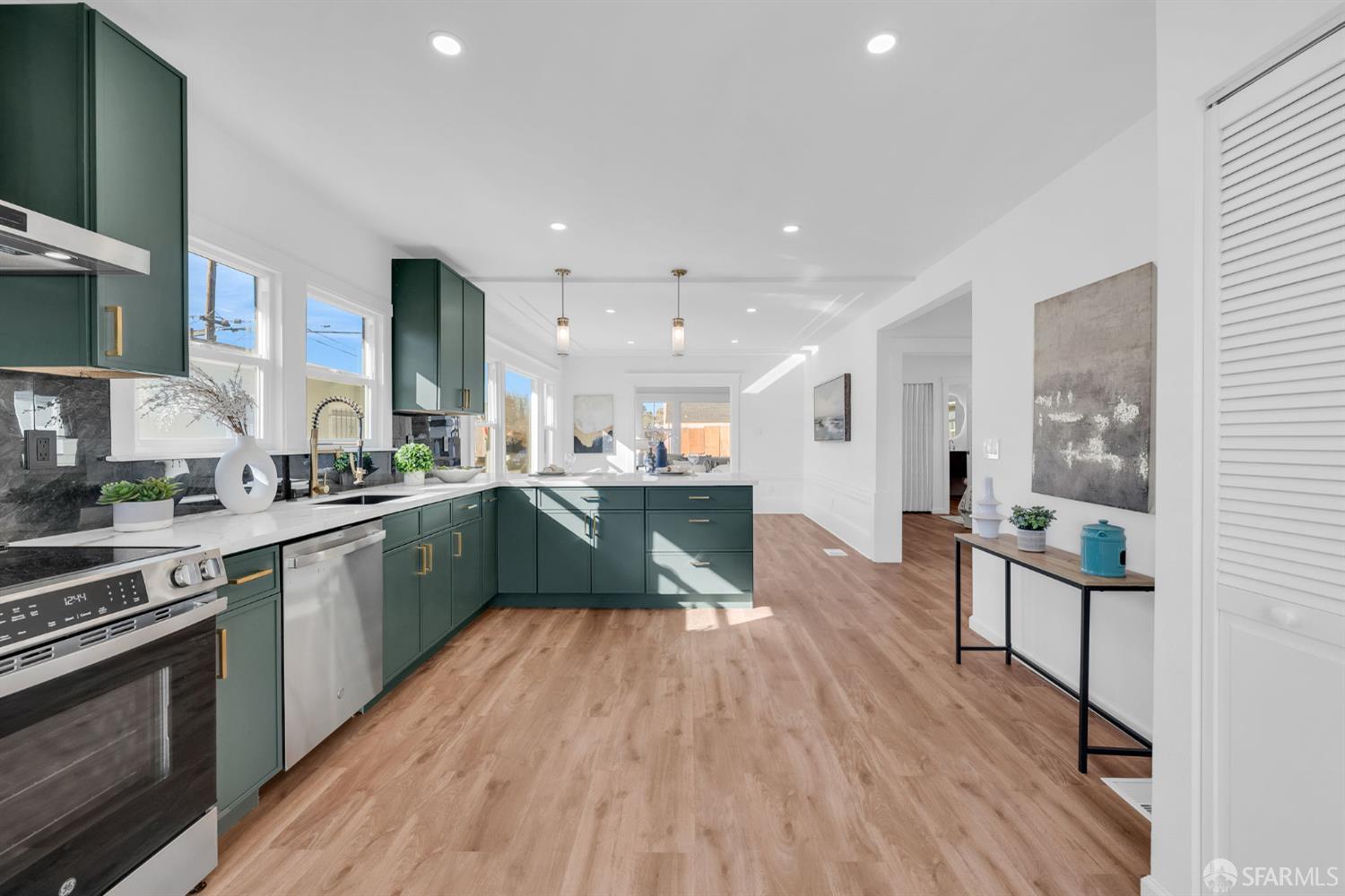 Detail Gallery Image 24 of 56 For 2906 Seminary Ave, Oakland,  CA 94605 - 2 Beds | 2 Baths