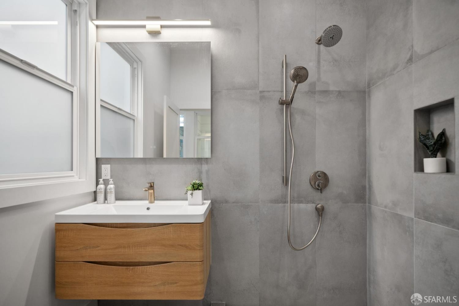 Detail Gallery Image 43 of 56 For 224 Clayton St #224,  San Francisco,  CA 94117 - 4 Beds | 2/1 Baths