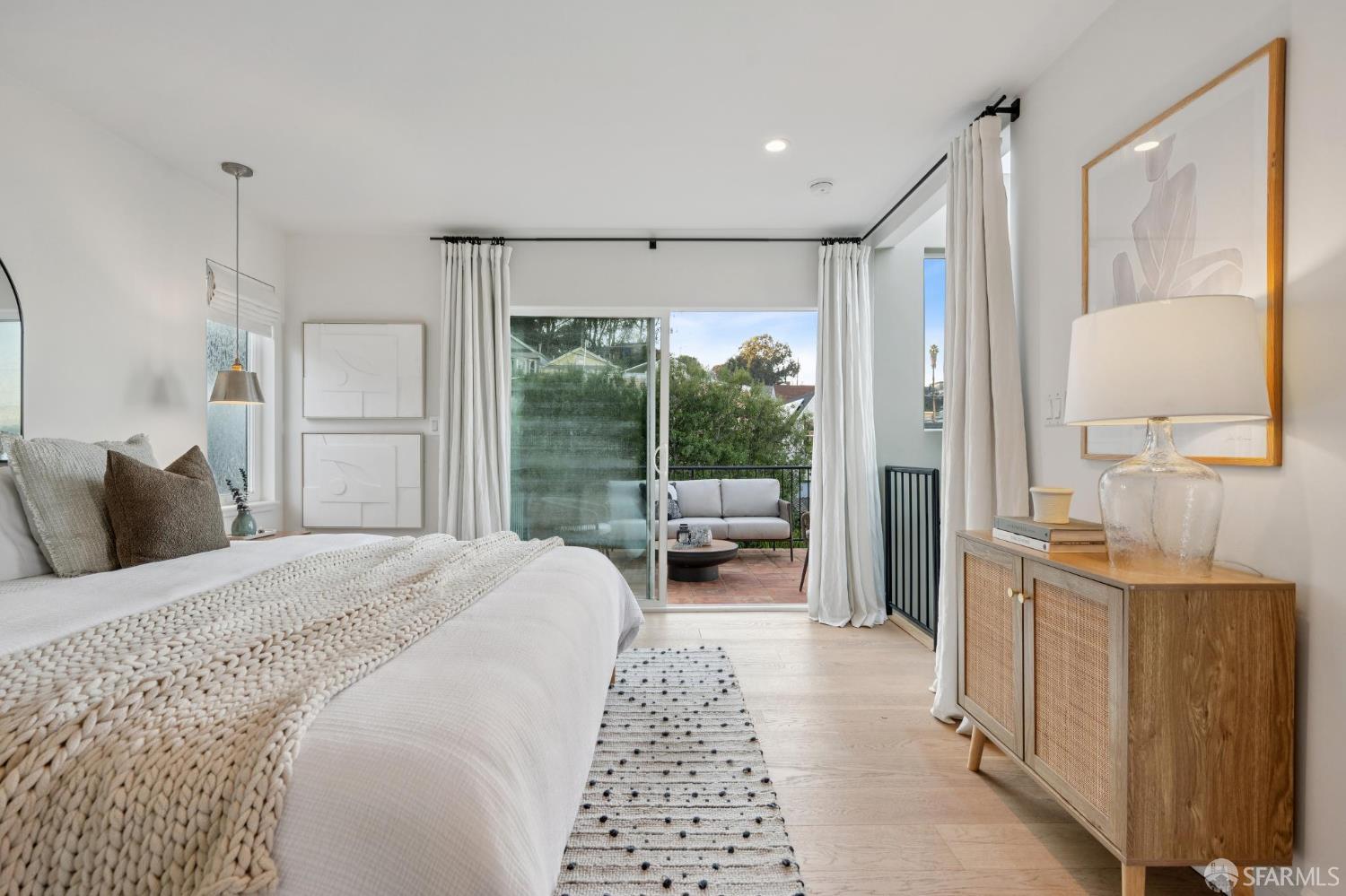 Detail Gallery Image 34 of 97 For 3316 Folsom St, San Francisco,  CA 94110 - 2 Beds | 2/1 Baths