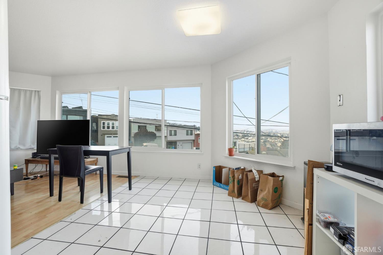 Detail Gallery Image 9 of 37 For 1831 Silliman St, San Francisco,  CA 94134 - 4 Beds | 3 Baths