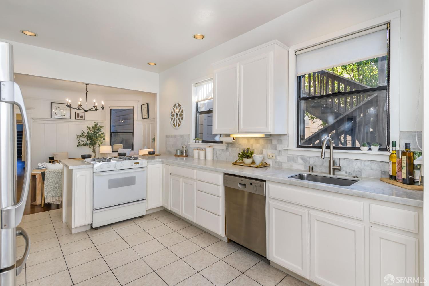 Detail Gallery Image 10 of 16 For 34 Dearborn St a,  San Francisco,  CA 94110 - 2 Beds | 1 Baths