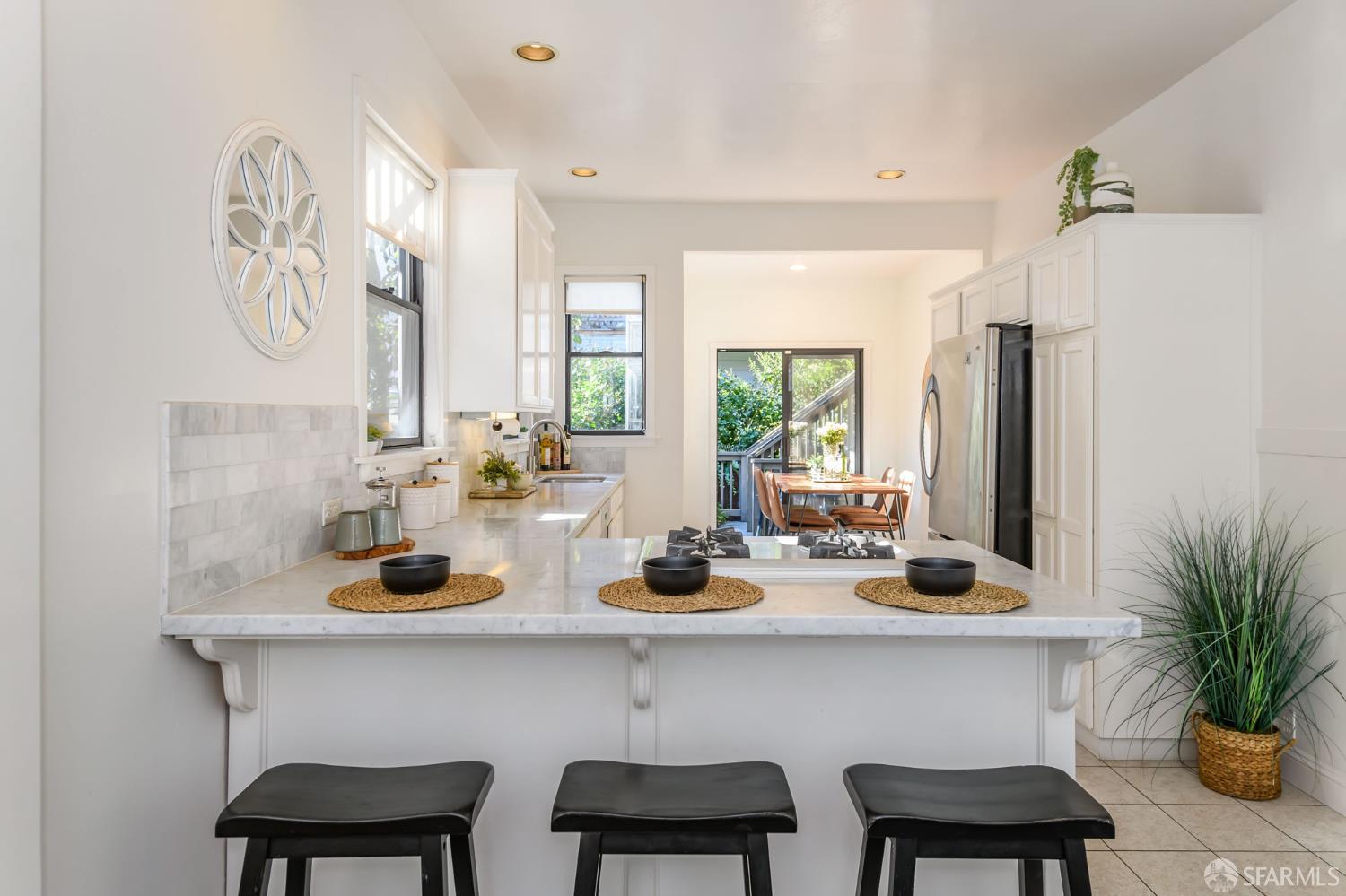 Detail Gallery Image 9 of 16 For 34 Dearborn St a,  San Francisco,  CA 94110 - 2 Beds | 1 Baths