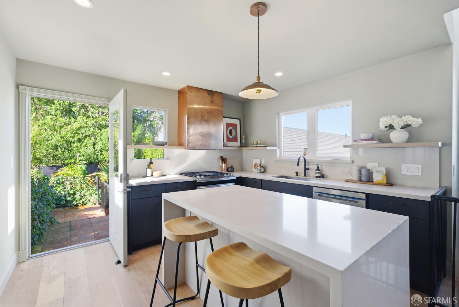 Detail Gallery Image 20 of 97 For 3316 Folsom St, San Francisco,  CA 94110 - 2 Beds | 2/1 Baths