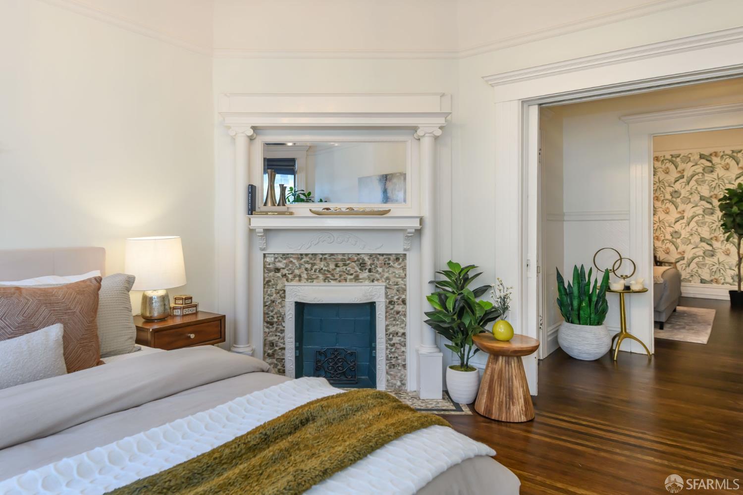 Detail Gallery Image 4 of 16 For 34 Dearborn St a,  San Francisco,  CA 94110 - 2 Beds | 1 Baths