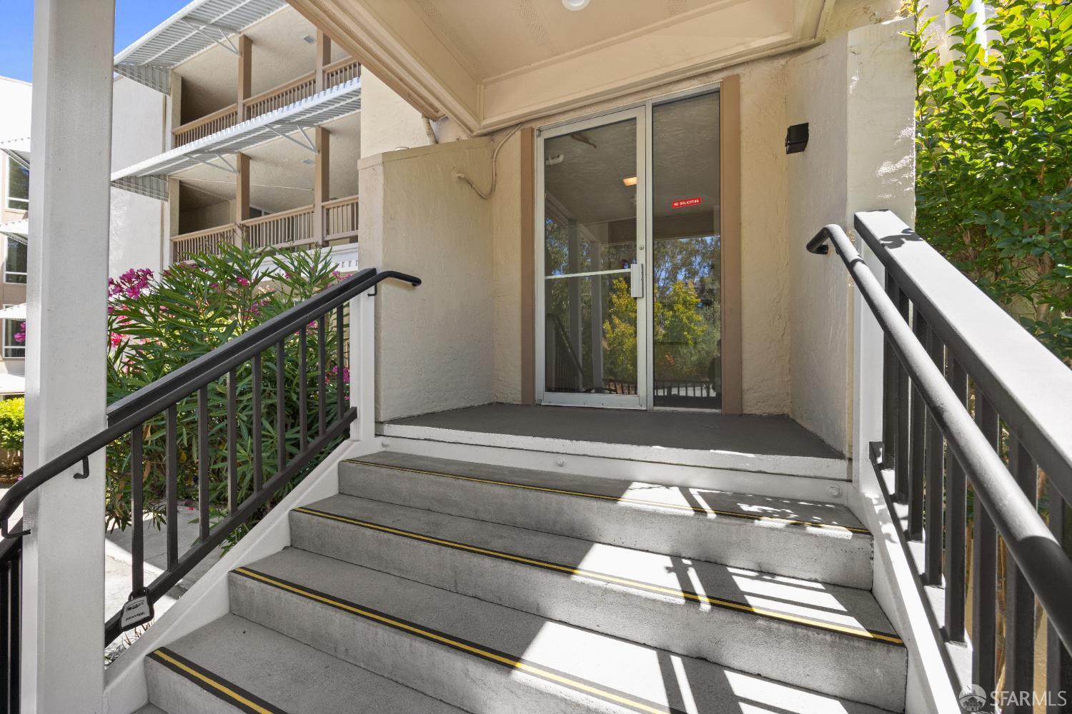 Detail Gallery Image 3 of 26 For 340 Vallejo Dr #80,  Millbrae,  CA 94030 - 3 Beds | 2 Baths