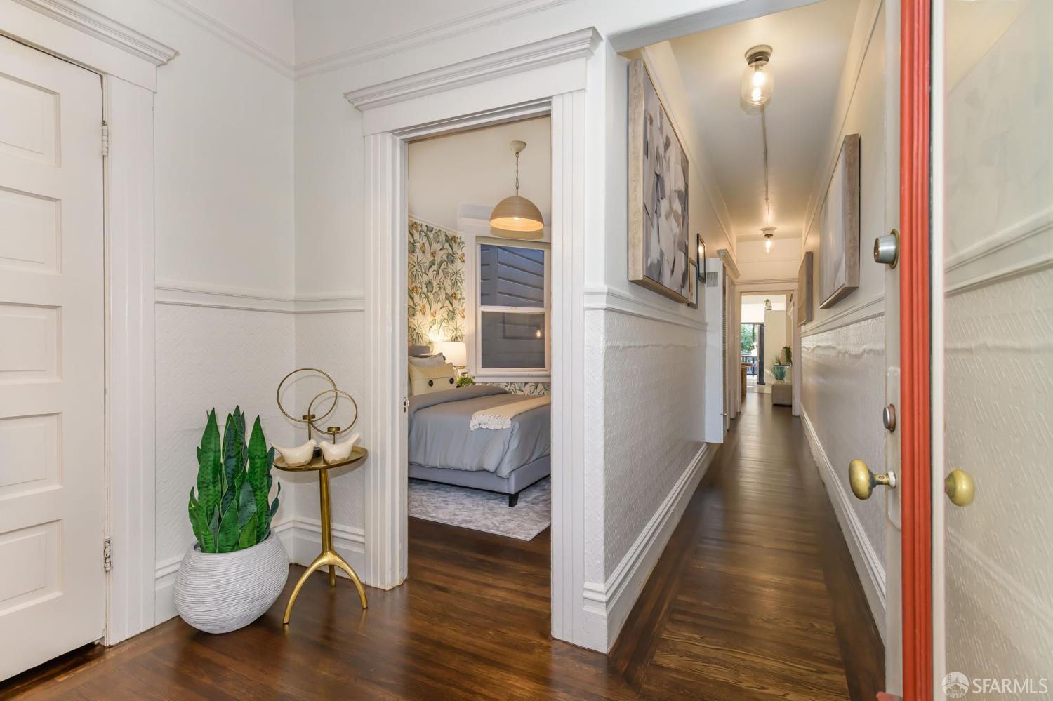 Detail Gallery Image 2 of 16 For 34 Dearborn St a,  San Francisco,  CA 94110 - 2 Beds | 1 Baths