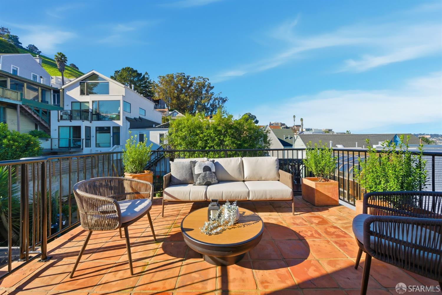 Detail Gallery Image 31 of 97 For 3316 Folsom St, San Francisco,  CA 94110 - 2 Beds | 2/1 Baths