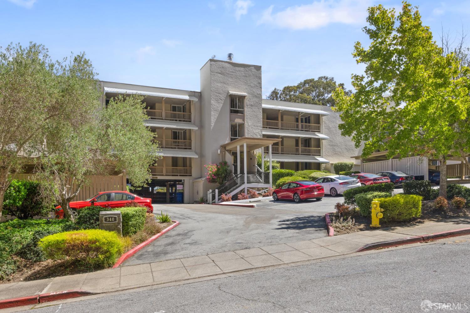 Detail Gallery Image 2 of 26 For 340 Vallejo Dr #80,  Millbrae,  CA 94030 - 3 Beds | 2 Baths