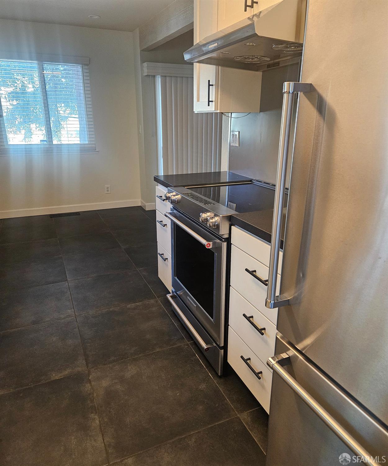 Detail Gallery Image 4 of 19 For 8711 Mountain Blvd #28,  Oakland,  CA 94605 - 1 Beds | 1 Baths