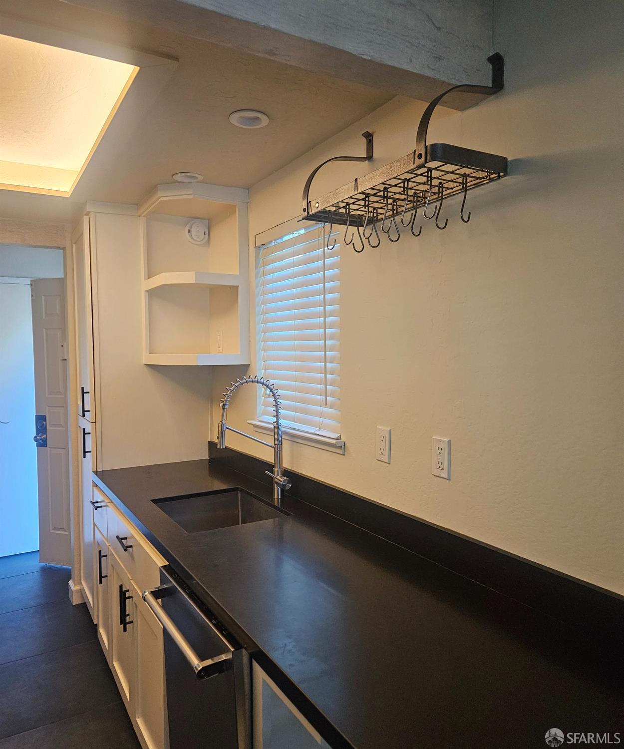 Detail Gallery Image 6 of 19 For 8711 Mountain Blvd #28,  Oakland,  CA 94605 - 1 Beds | 1 Baths