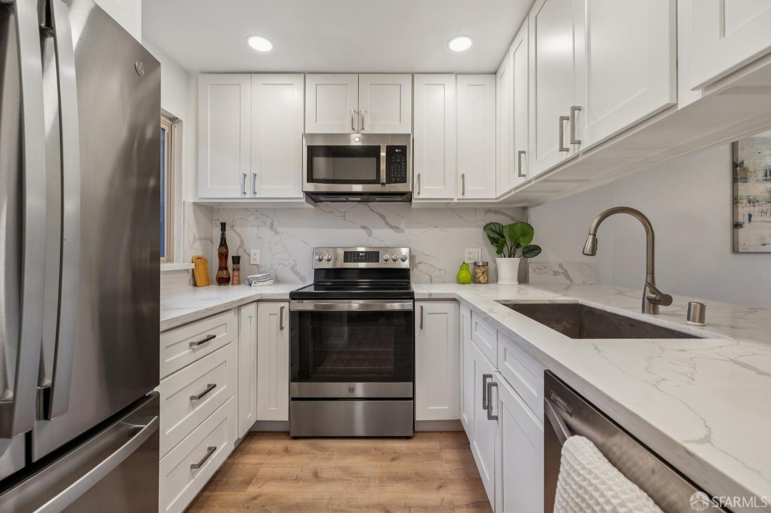 Detail Gallery Image 17 of 51 For 1152 Admiralty Ln, Alameda,  CA 94502 - 3 Beds | 1/1 Baths