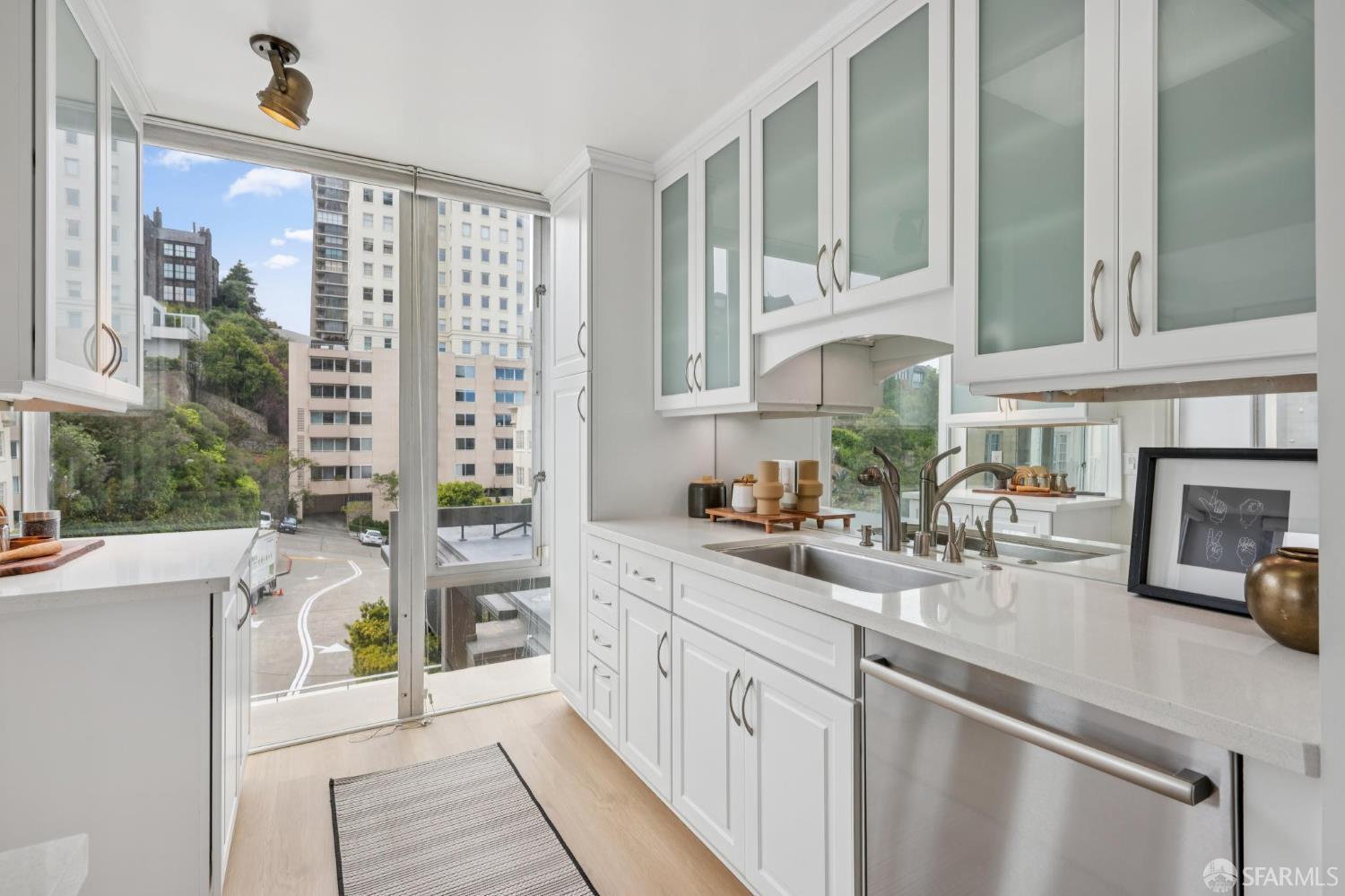 Detail Gallery Image 12 of 37 For 1750 Taylor St #202,  San Francisco,  CA 94133 - 2 Beds | 2 Baths