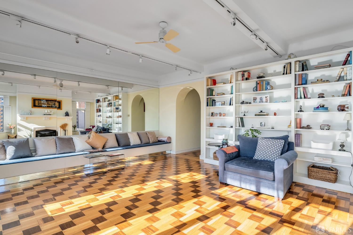 Photo #8: 426097094 Listing: Photo #8