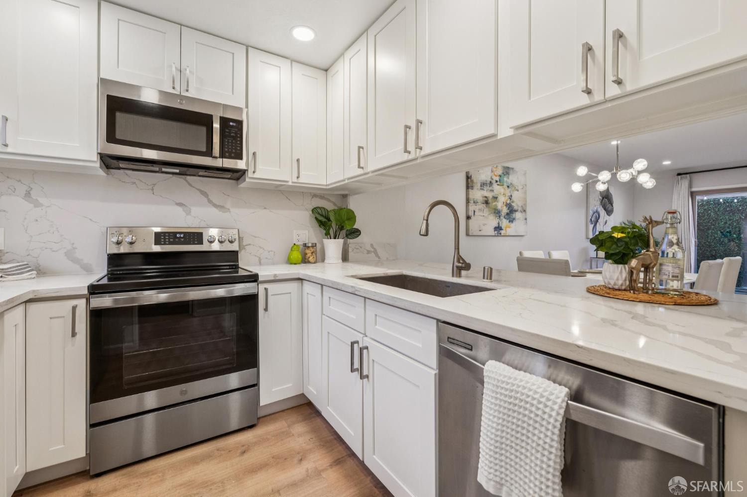 Detail Gallery Image 16 of 51 For 1152 Admiralty Ln, Alameda,  CA 94502 - 3 Beds | 1/1 Baths