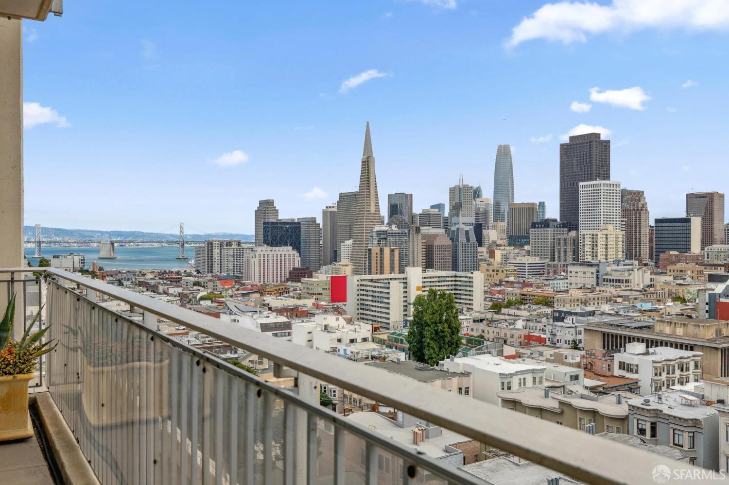 Detail Gallery Image 2 of 37 For 1750 Taylor St #202,  San Francisco,  CA 94133 - 2 Beds | 2 Baths