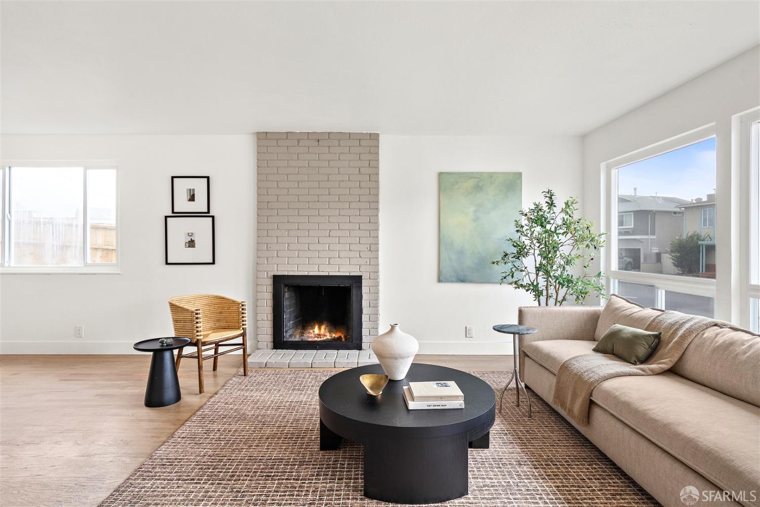 Detail Gallery Image 8 of 56 For 121 Beachview Ave, Pacifica,  CA 94044 - 4 Beds | 2/1 Baths