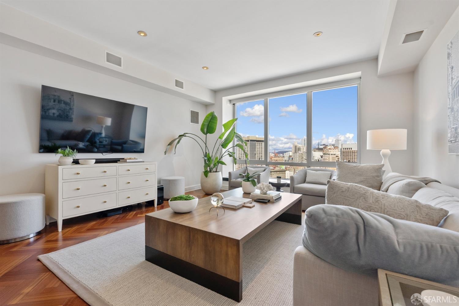 Detail Gallery Image 3 of 42 For 765 Market St 34e,  San Francisco,  CA 94103 - 2 Beds | 2/1 Baths