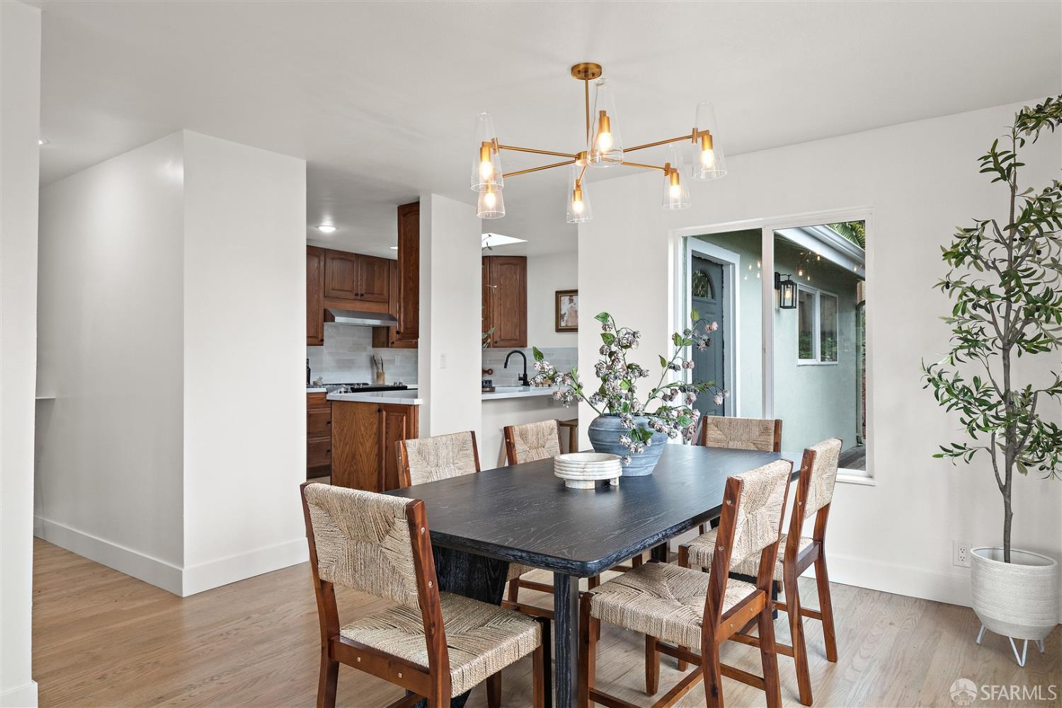 Detail Gallery Image 13 of 56 For 121 Beachview Ave, Pacifica,  CA 94044 - 4 Beds | 2/1 Baths