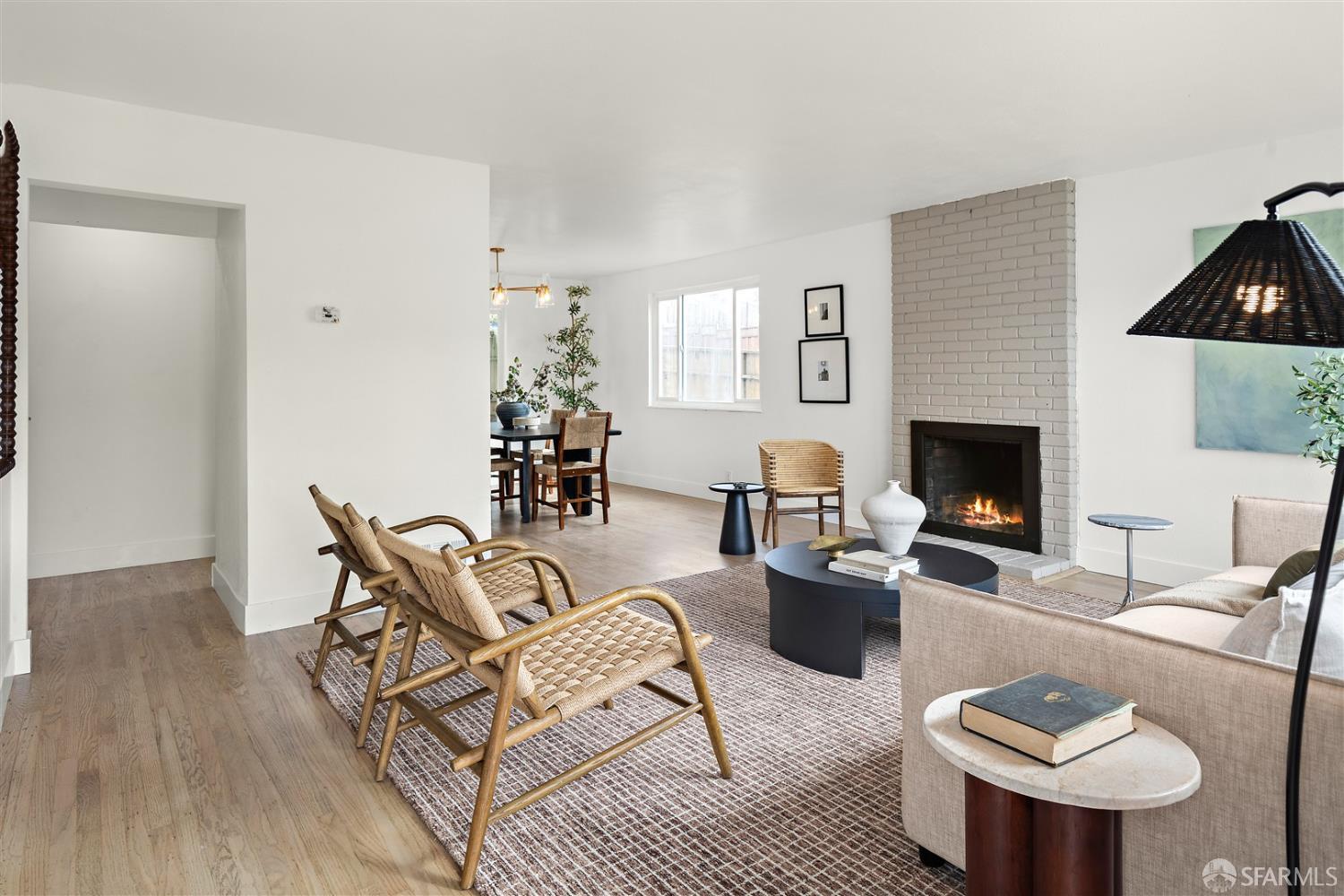 Detail Gallery Image 7 of 56 For 121 Beachview Ave, Pacifica,  CA 94044 - 4 Beds | 2/1 Baths