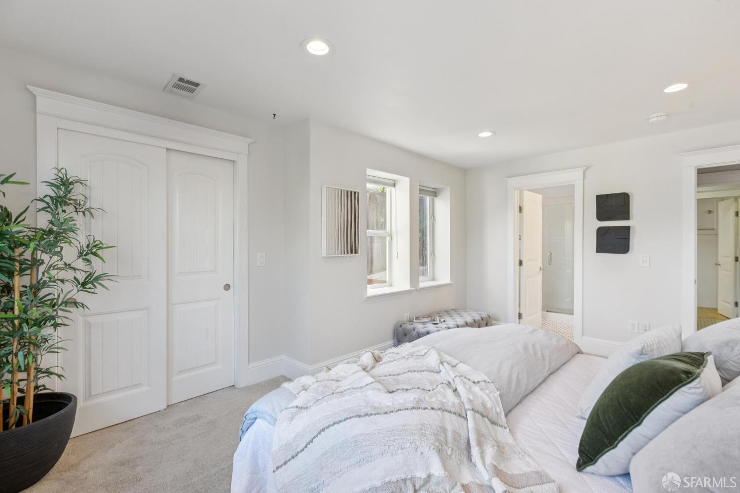 Detail Gallery Image 32 of 51 For 165 W Macarthur Blvd, Oakland,  CA 94611 - 3 Beds | 2/1 Baths