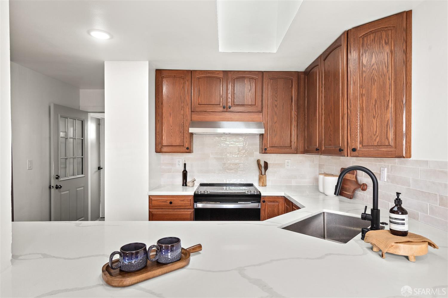 Detail Gallery Image 17 of 56 For 121 Beachview Ave, Pacifica,  CA 94044 - 4 Beds | 2/1 Baths