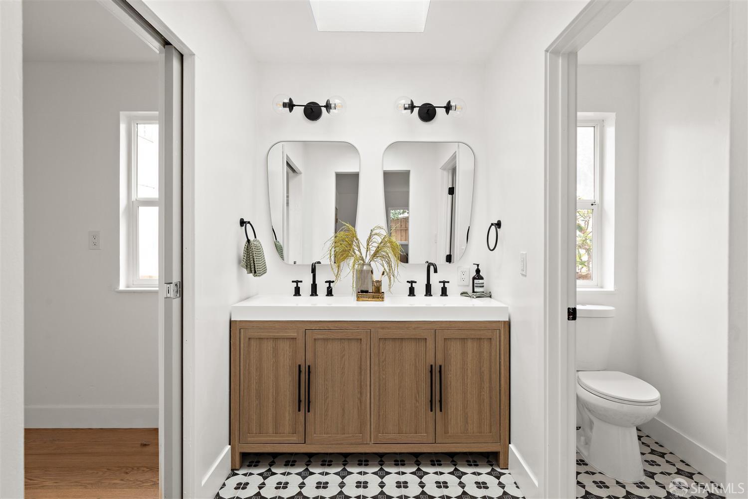 Detail Gallery Image 25 of 56 For 121 Beachview Ave, Pacifica,  CA 94044 - 4 Beds | 2/1 Baths