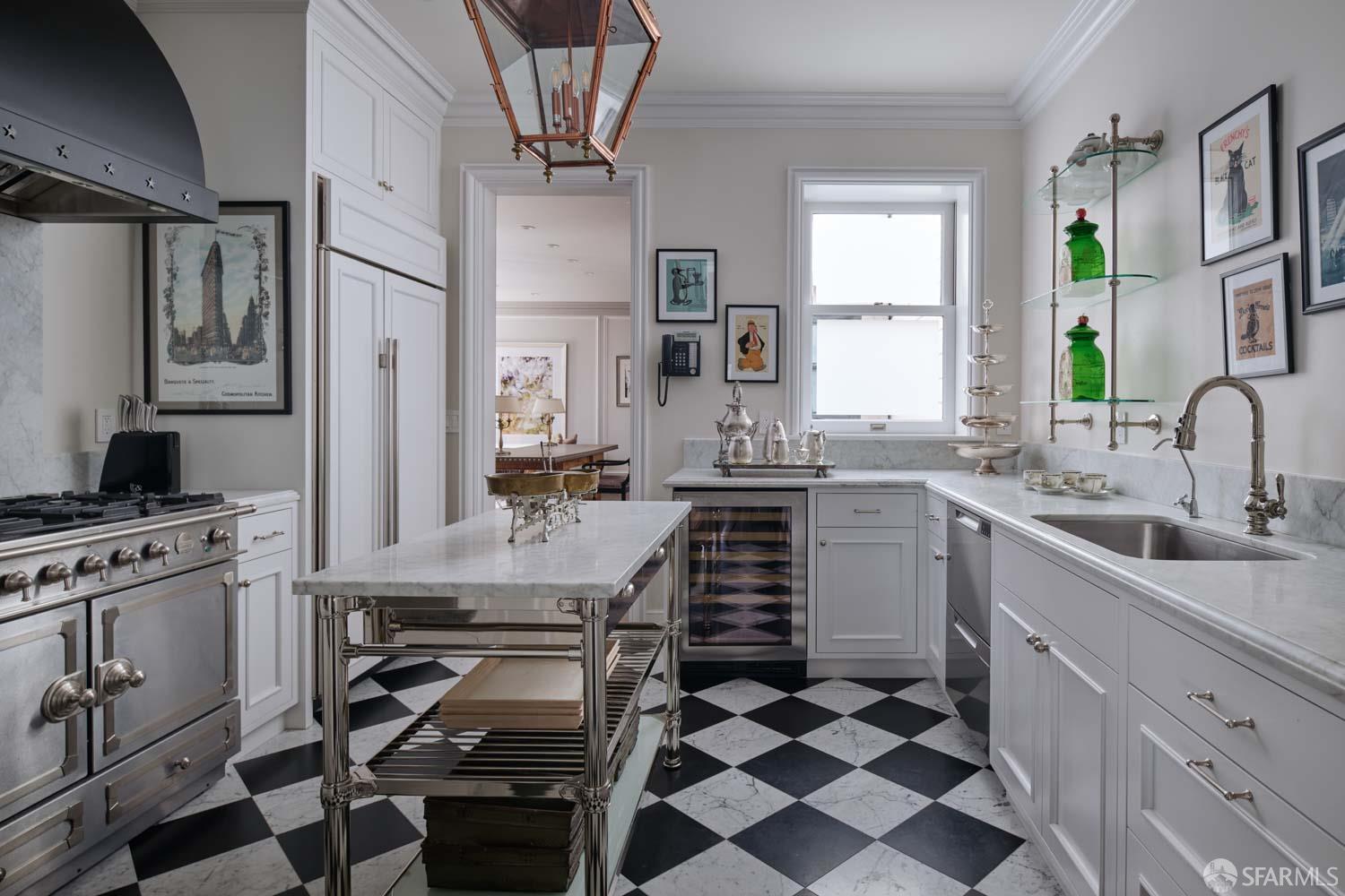 Detail Gallery Image 12 of 56 For 3199 Jackson Ave, San Francisco,  CA 94115 - 9 Beds | 10/5 Baths