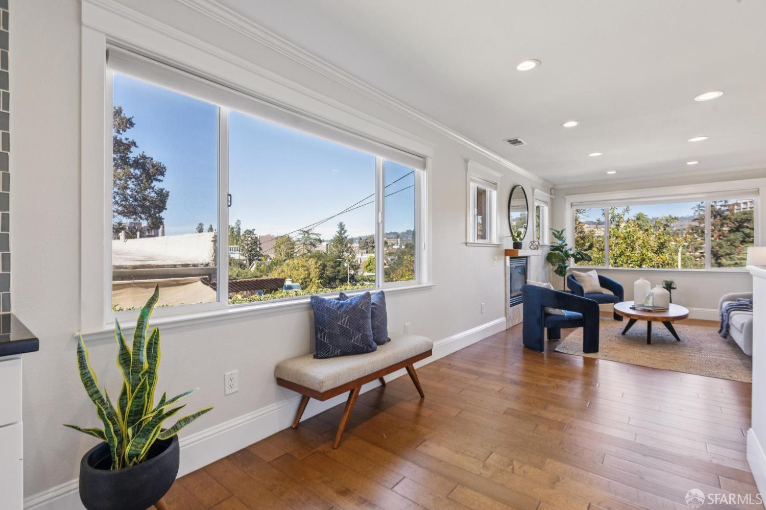 Detail Gallery Image 11 of 51 For 165 W Macarthur Blvd, Oakland,  CA 94611 - 3 Beds | 2/1 Baths