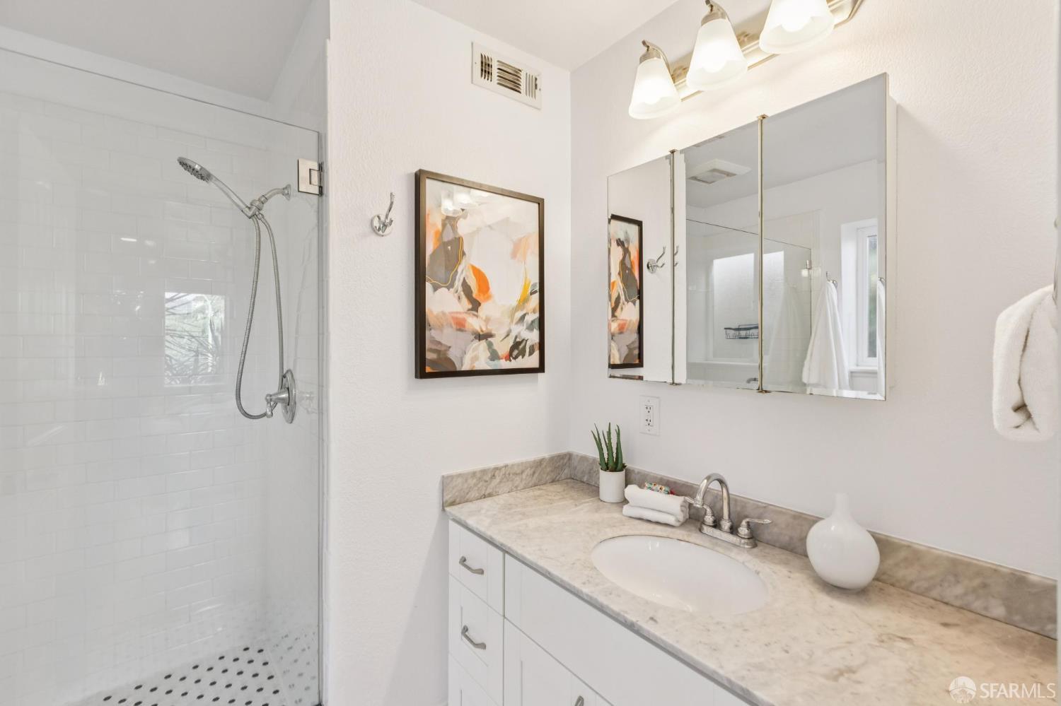 Detail Gallery Image 34 of 51 For 165 W Macarthur Blvd, Oakland,  CA 94611 - 3 Beds | 2/1 Baths