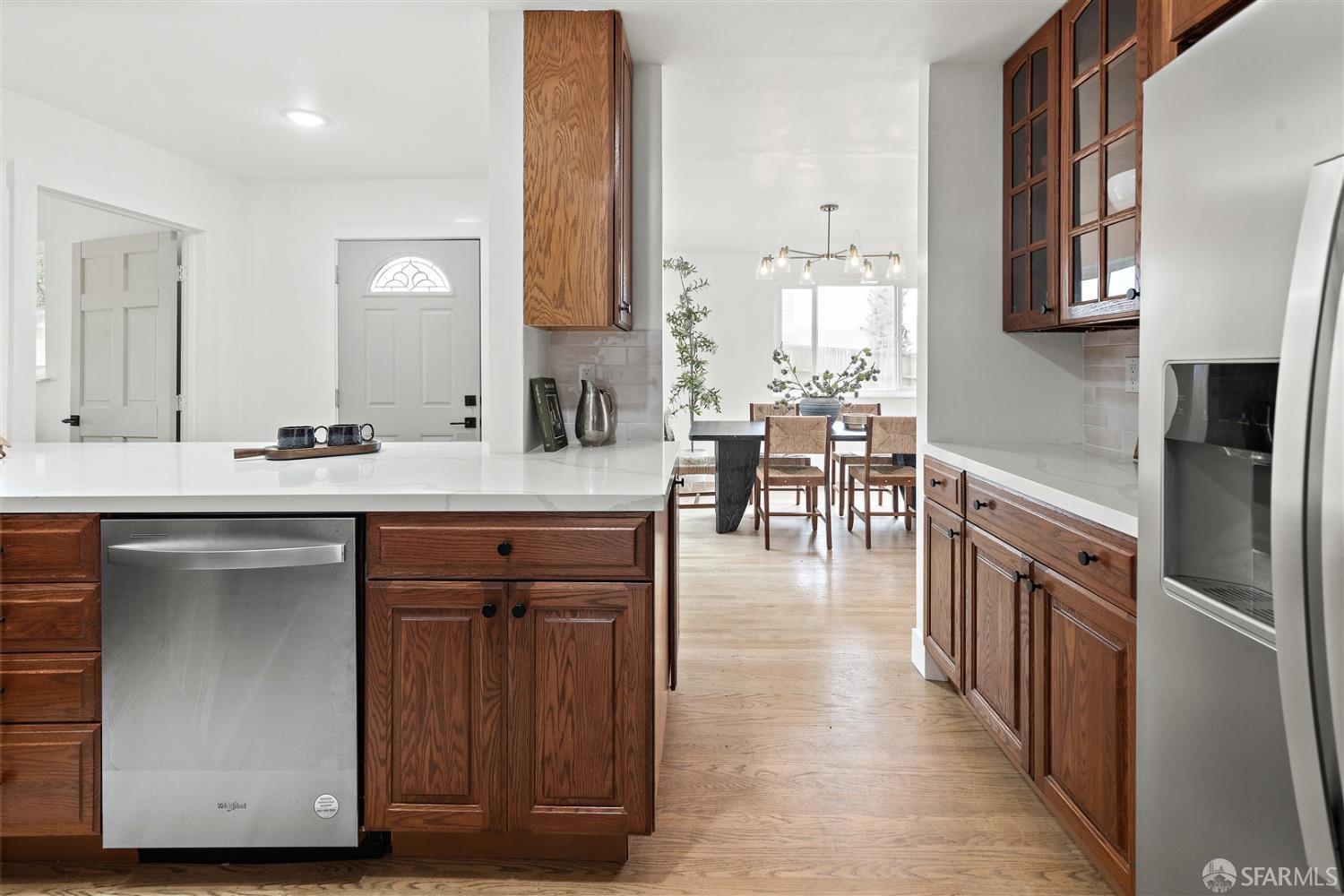 Detail Gallery Image 18 of 56 For 121 Beachview Ave, Pacifica,  CA 94044 - 4 Beds | 2/1 Baths