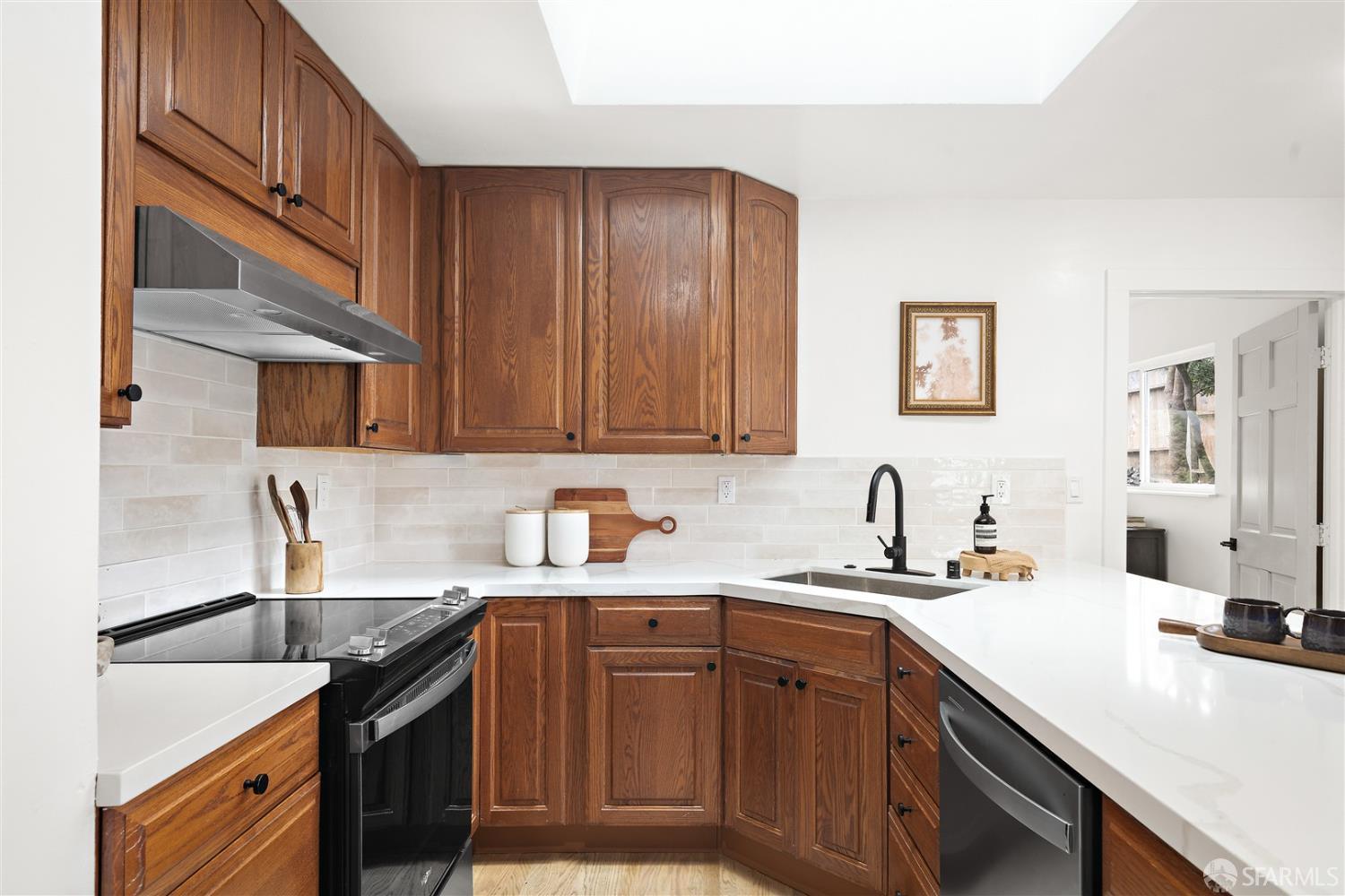 Detail Gallery Image 16 of 56 For 121 Beachview Ave, Pacifica,  CA 94044 - 4 Beds | 2/1 Baths