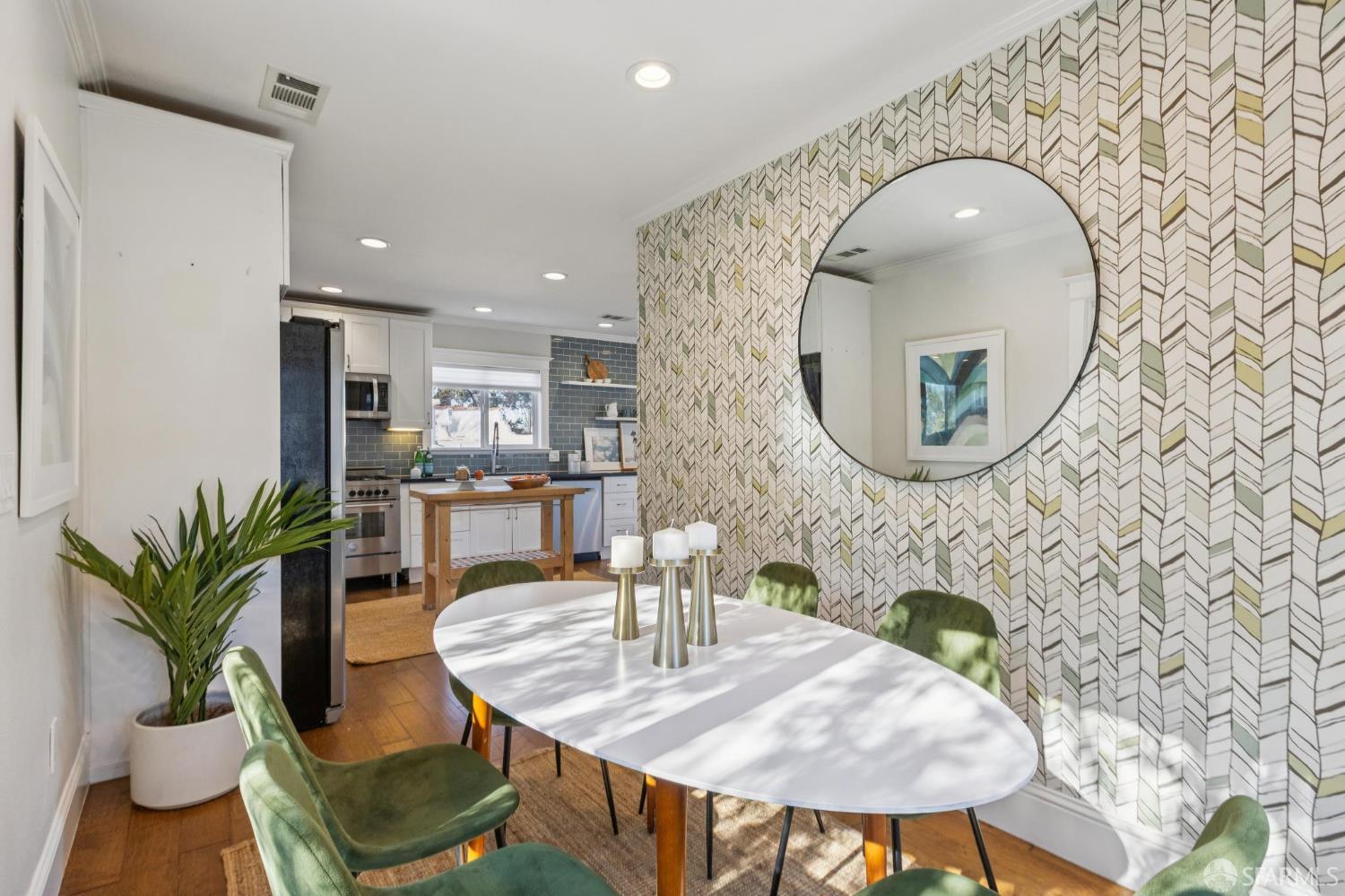 Detail Gallery Image 10 of 51 For 165 W Macarthur Blvd, Oakland,  CA 94611 - 3 Beds | 2/1 Baths