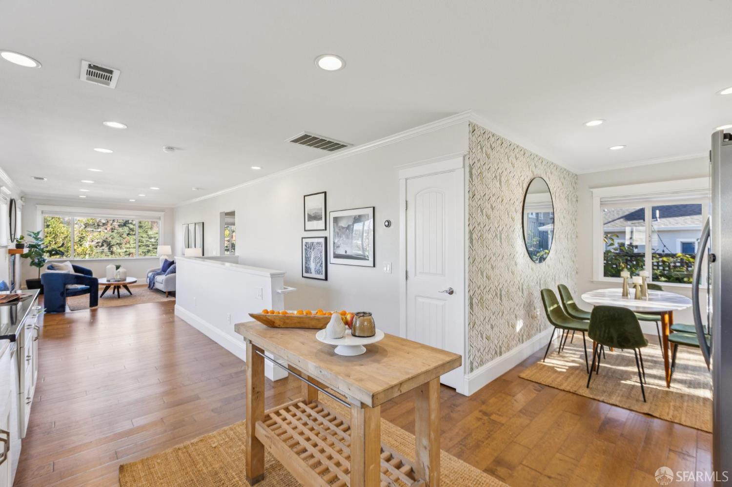 Detail Gallery Image 8 of 51 For 165 W Macarthur Blvd, Oakland,  CA 94611 - 3 Beds | 2/1 Baths