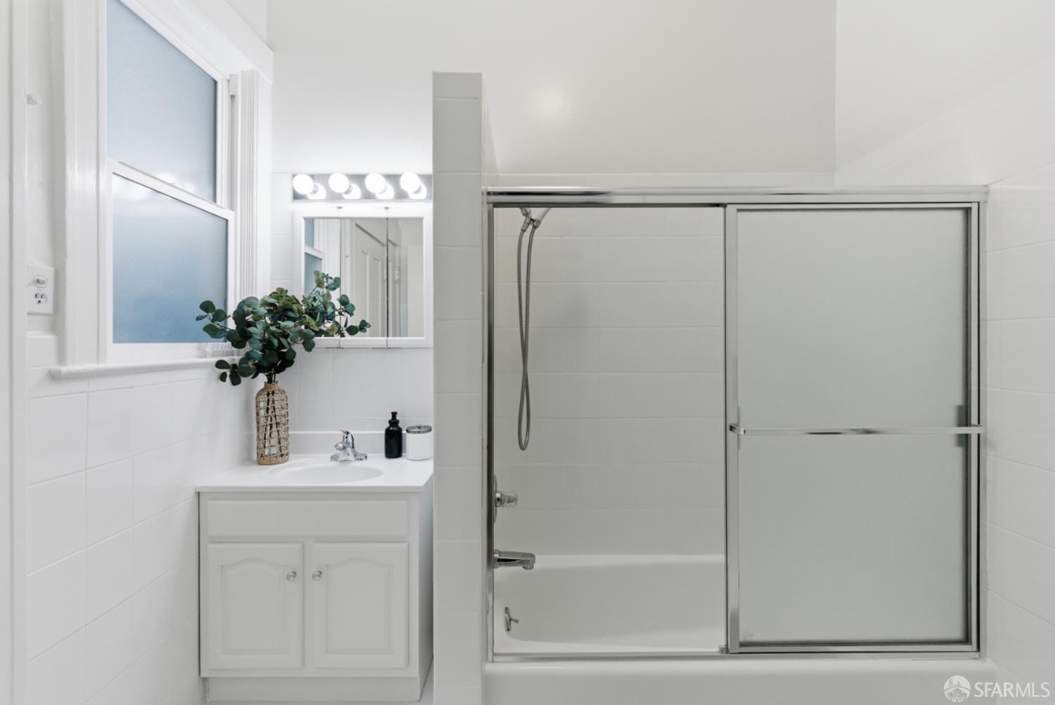 Detail Gallery Image 17 of 32 For 953 Leavenworth St, San Francisco,  CA 94109 - 3 Beds | 2 Baths