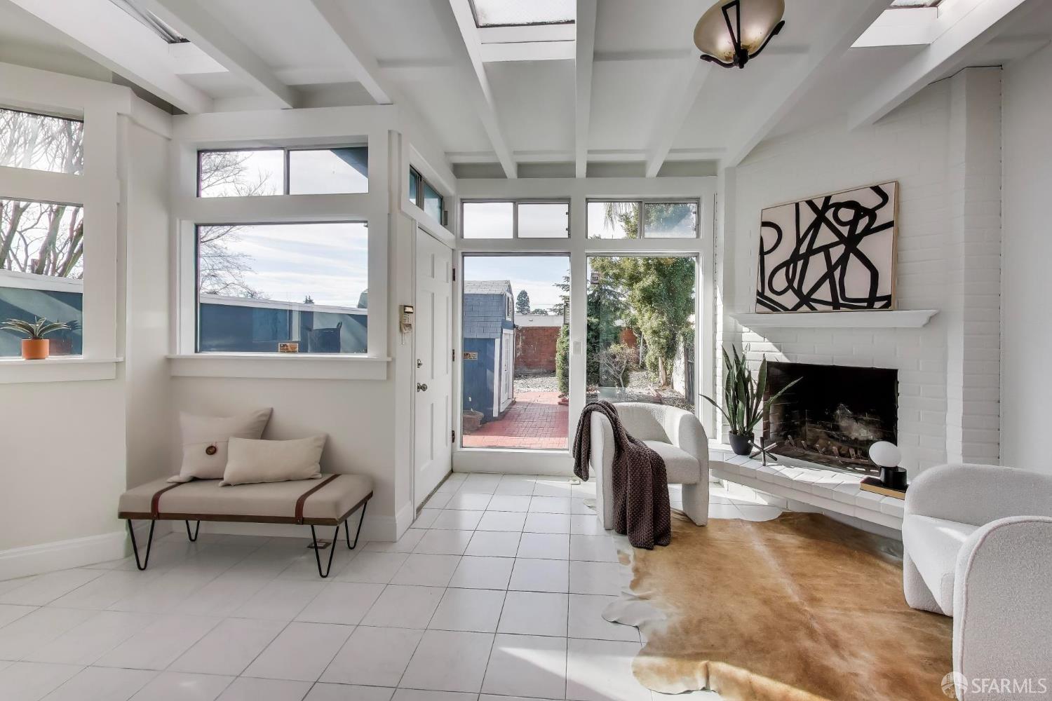 Detail Gallery Image 14 of 38 For 2304 Edwards St, Berkeley,  CA 94702 - 5 Beds | 2 Baths